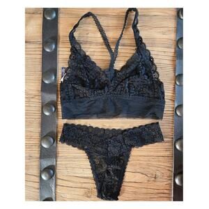 Victoria's Secret Lace Bralette and Thong panty sz S New